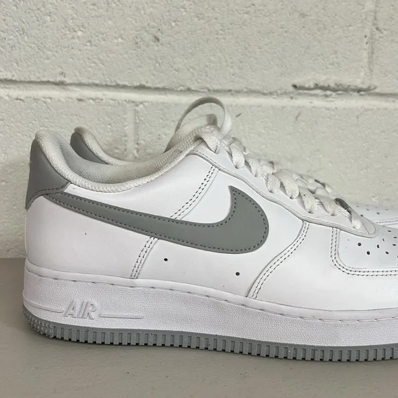 Men's Sz 8 Nike Air Force 1 Low Shoes White Smoke Gray FJ4146-100 sneaker swoosh - Picture 2 of 6